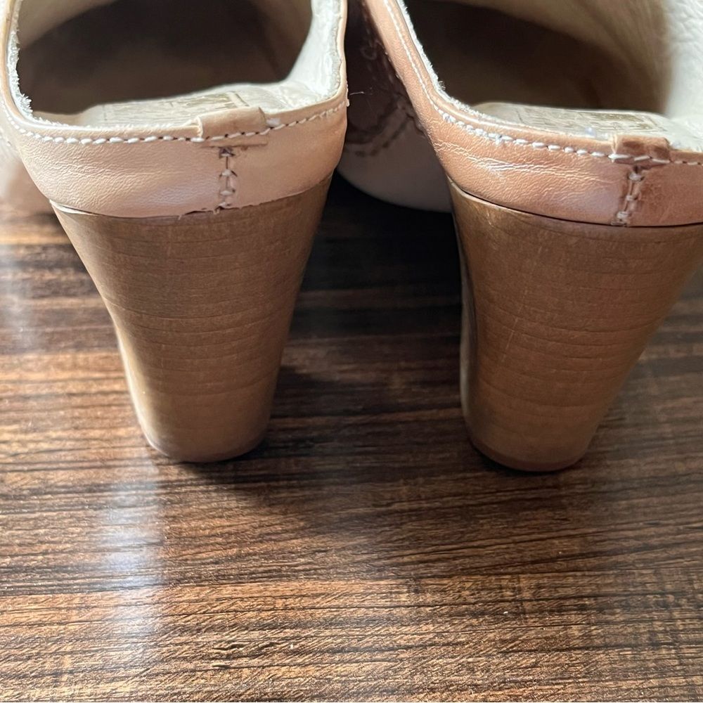 Frye Phoenix Light Tan Leather Slip On Mule Clog with Stacked Heel Size 5.5M - Picture 9 of 14